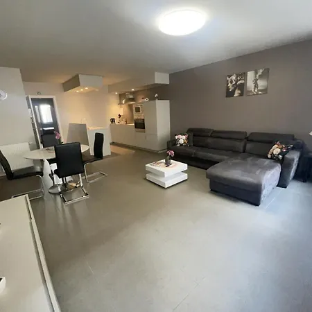 Moderne Aan Zee アパート オステンド